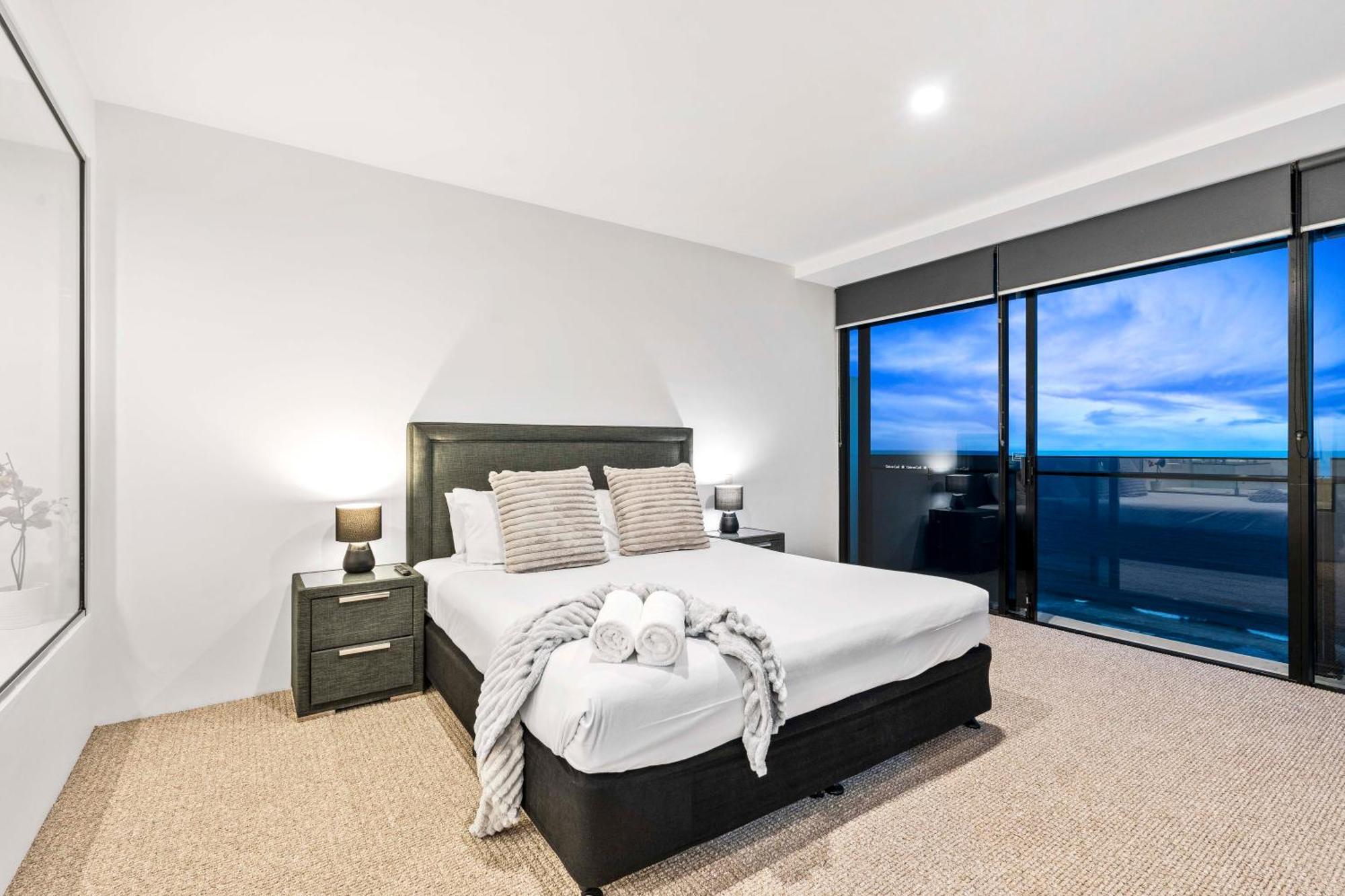 Ocean View Apartments With Balcony - Circle On Cavill - Central Location! - Self Contained & Privately Managed Guldkusten Exteriör bild