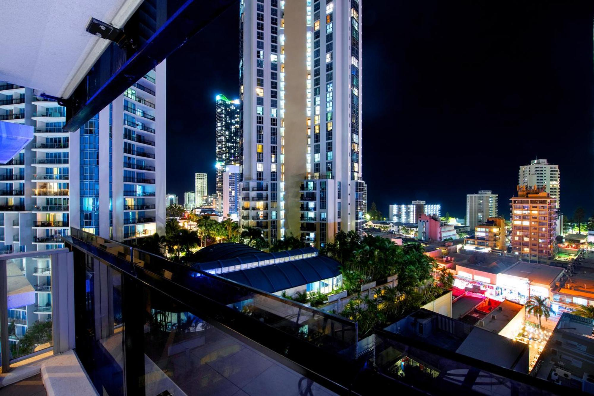 Ocean View Apartments With Balcony - Circle On Cavill - Central Location! - Self Contained & Privately Managed Guldkusten Exteriör bild