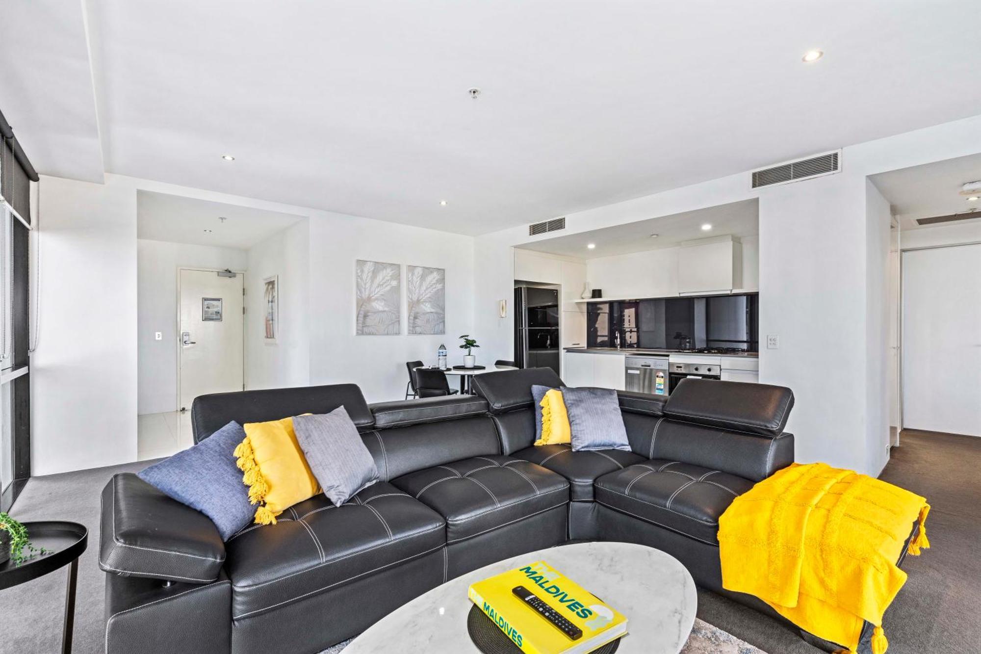 Ocean View Apartments With Balcony - Circle On Cavill - Central Location! - Self Contained & Privately Managed Guldkusten Exteriör bild