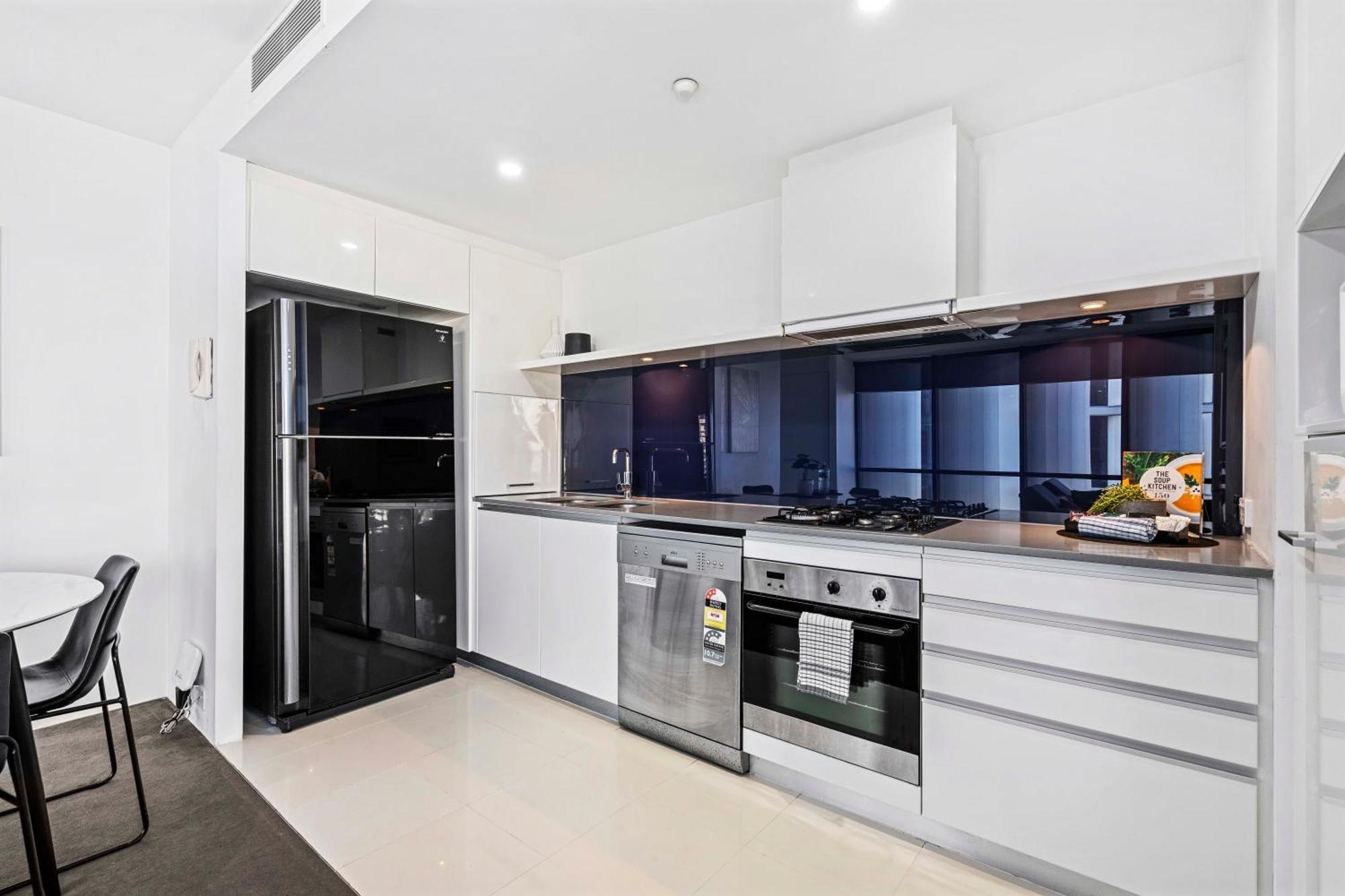 Ocean View Apartments With Balcony - Circle On Cavill - Central Location! - Self Contained & Privately Managed Guldkusten Exteriör bild