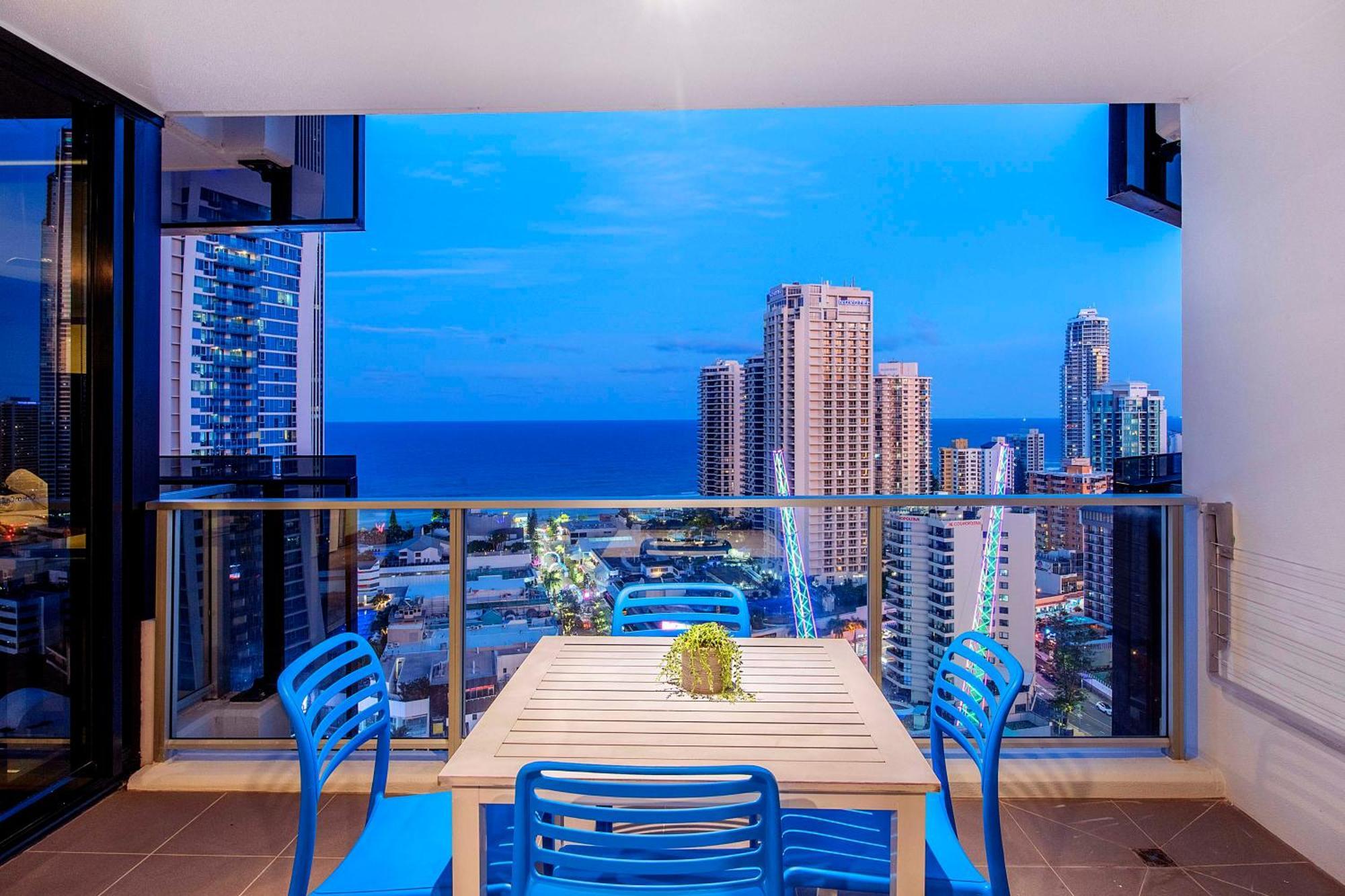 Ocean View Apartments With Balcony - Circle On Cavill - Central Location! - Self Contained & Privately Managed Guldkusten Exteriör bild