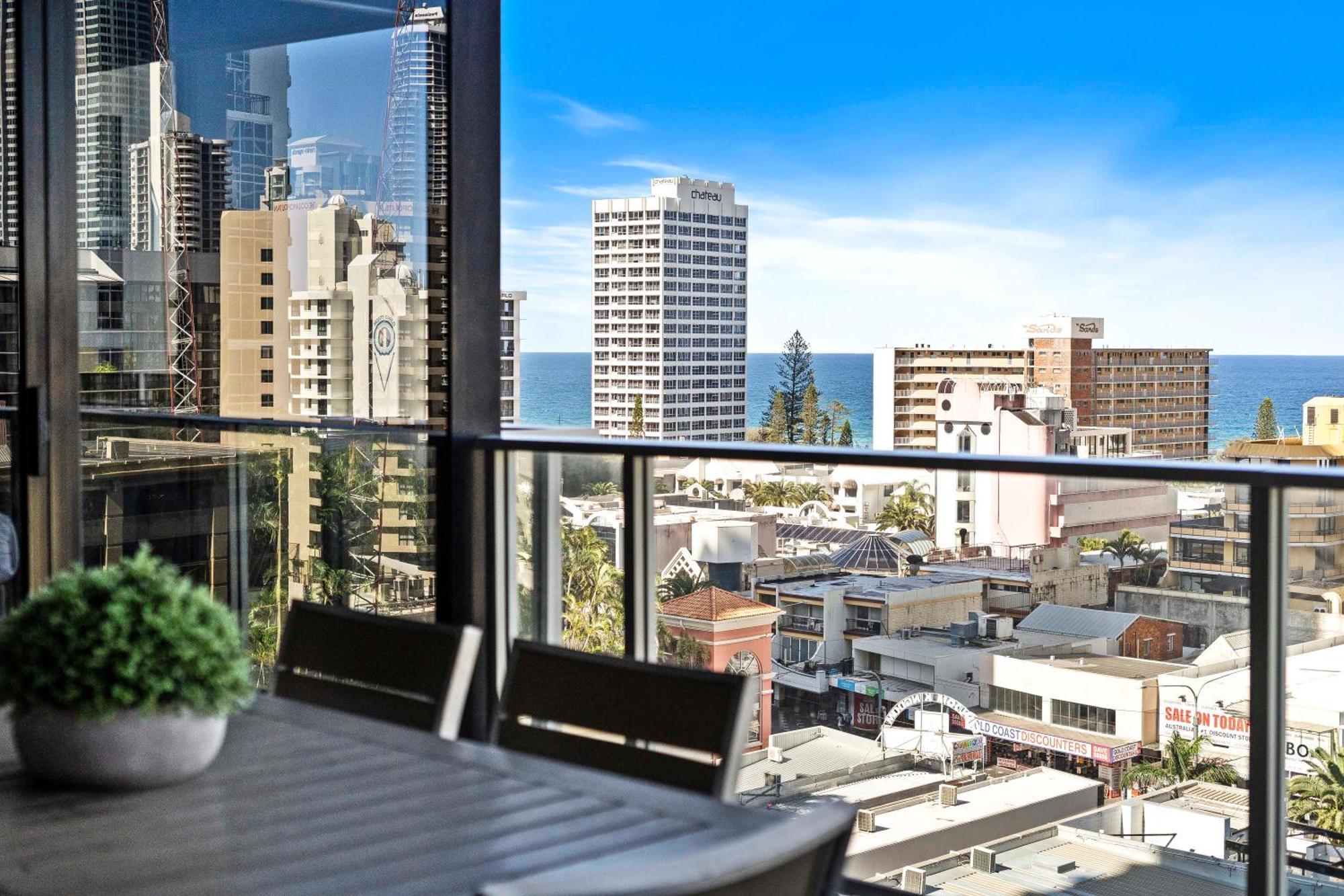 Ocean View Apartments With Balcony - Circle On Cavill - Central Location! - Self Contained & Privately Managed Guldkusten Exteriör bild
