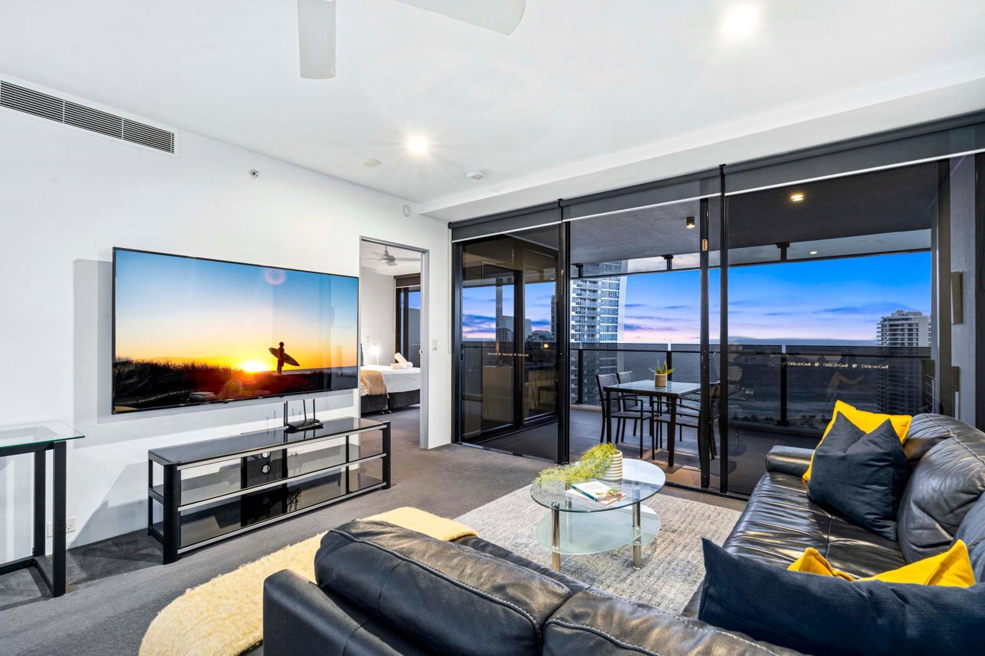 Ocean View Apartments With Balcony - Circle On Cavill - Central Location! - Self Contained & Privately Managed Guldkusten Exteriör bild