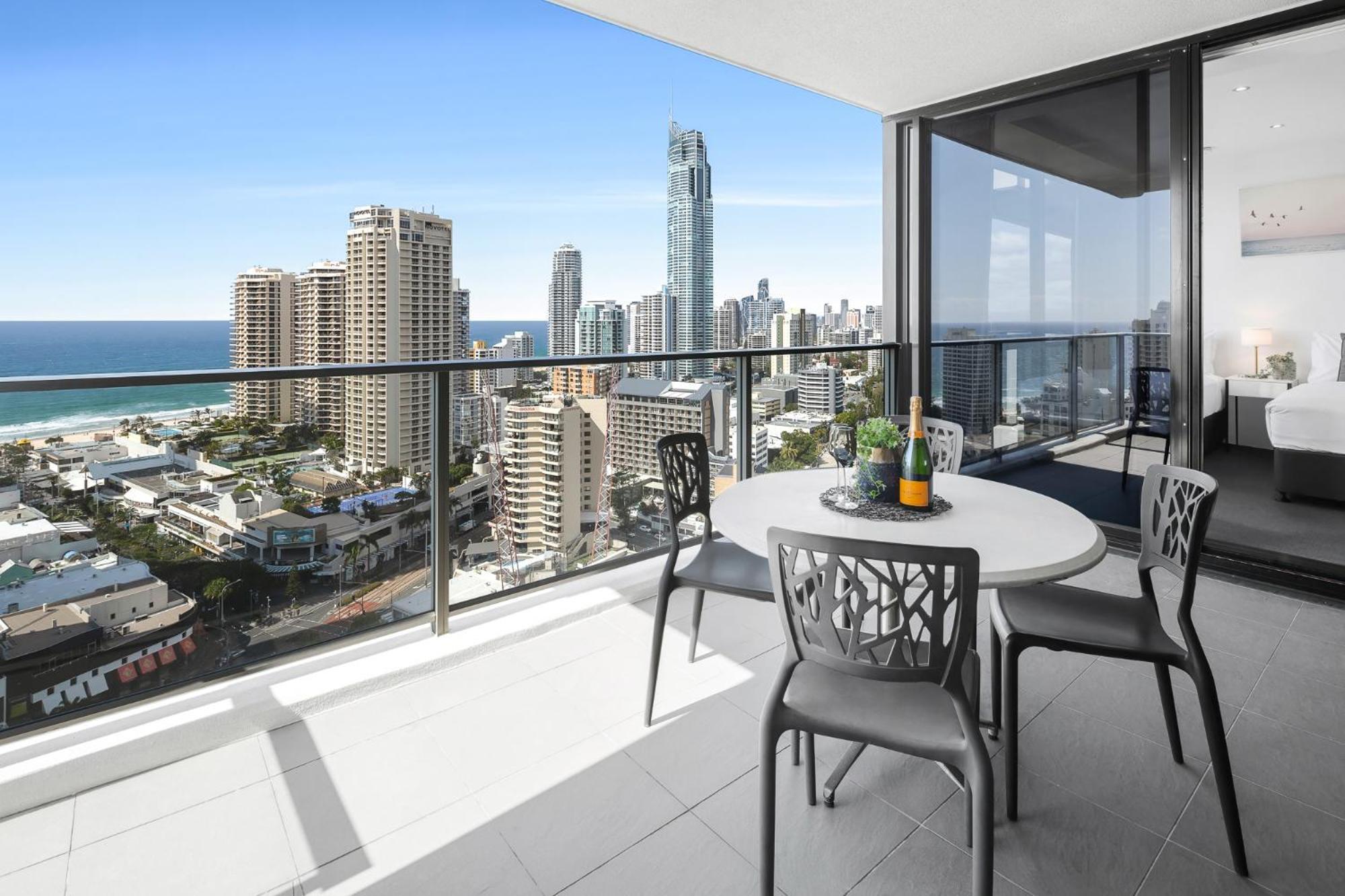 Ocean View Apartments With Balcony - Circle On Cavill - Central Location! - Self Contained & Privately Managed Guldkusten Exteriör bild