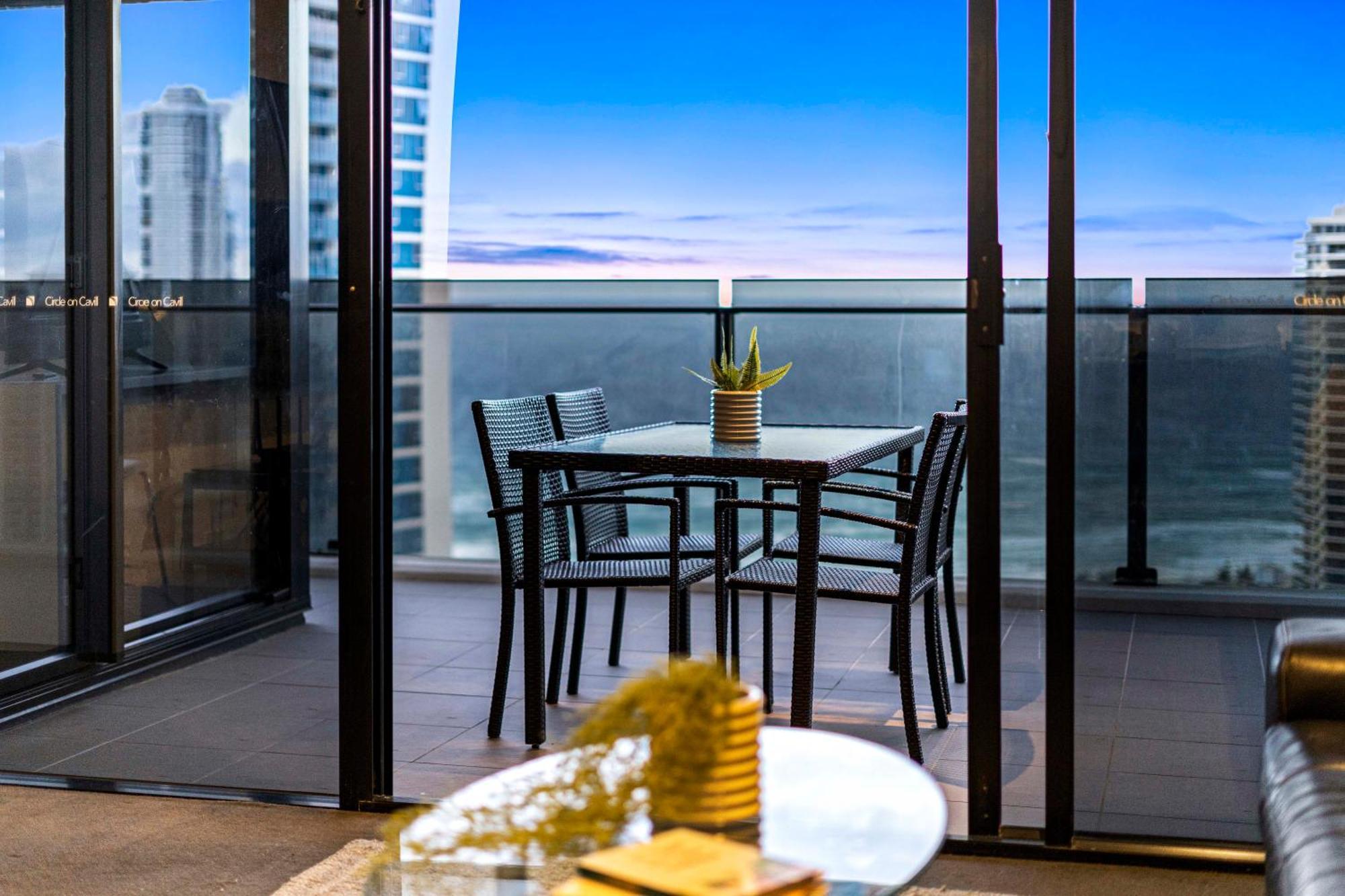 Ocean View Apartments With Balcony - Circle On Cavill - Central Location! - Self Contained & Privately Managed Guldkusten Exteriör bild