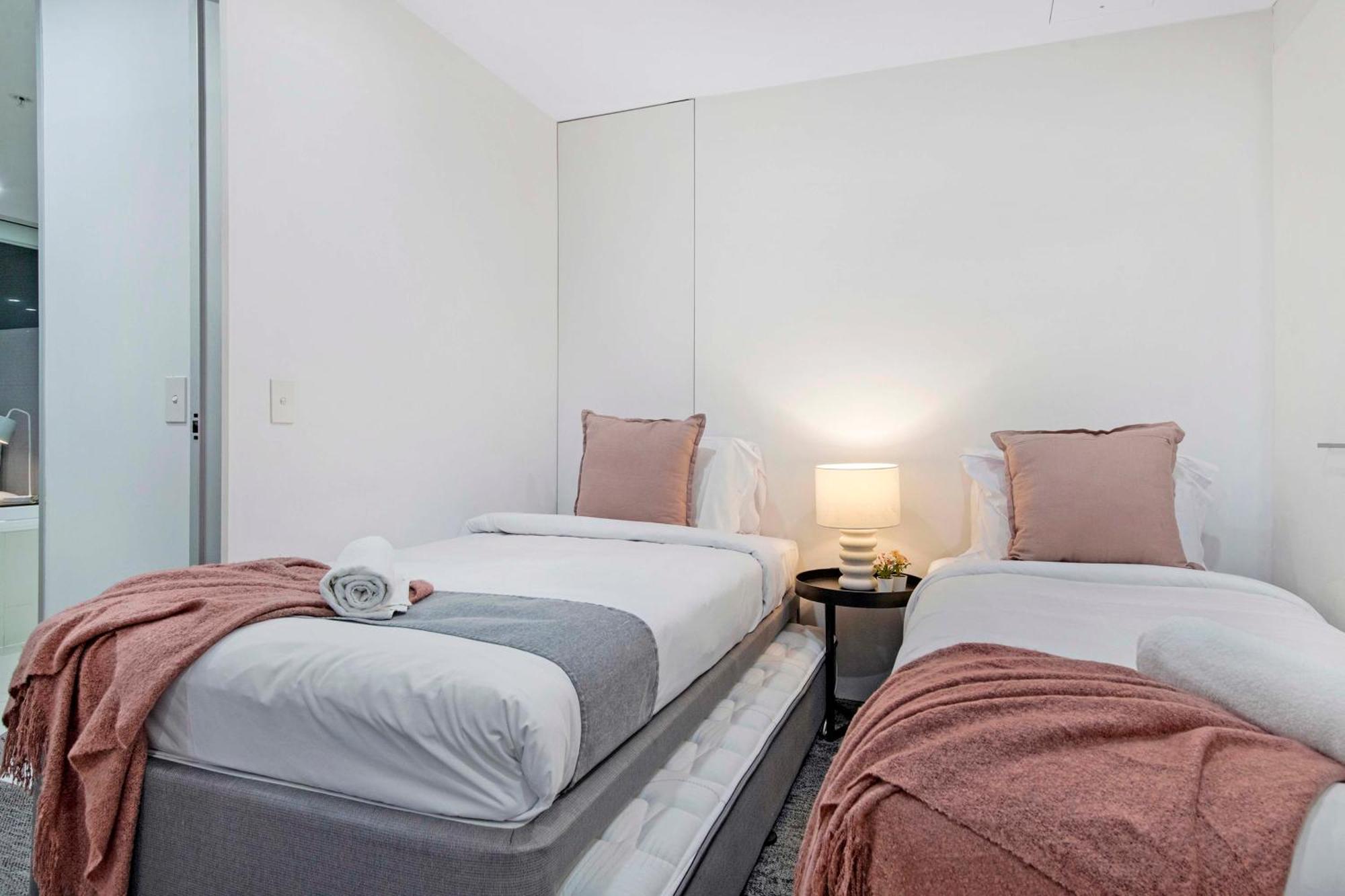 Ocean View Apartments With Balcony - Circle On Cavill - Central Location! - Self Contained & Privately Managed Guldkusten Exteriör bild