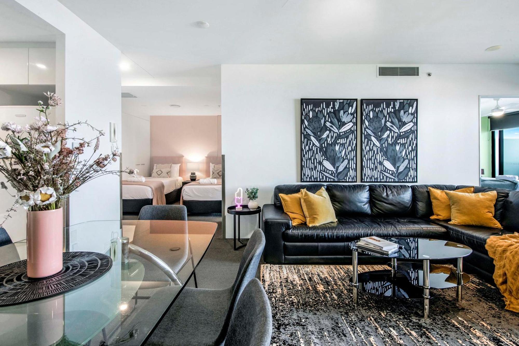 Ocean View Apartments With Balcony - Circle On Cavill - Central Location! - Self Contained & Privately Managed Guldkusten Exteriör bild