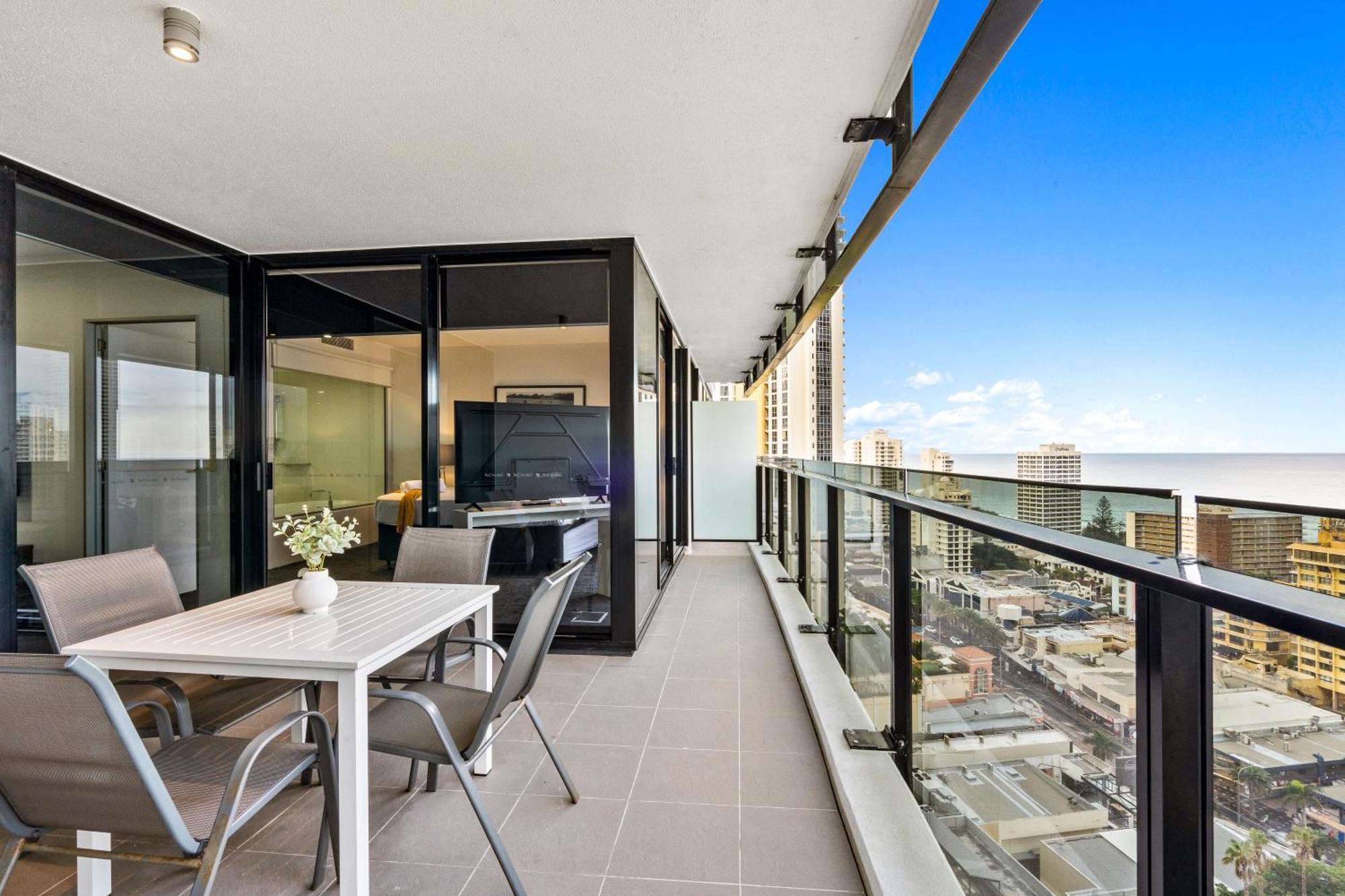 Ocean View Apartments With Balcony - Circle On Cavill - Central Location! - Self Contained & Privately Managed Guldkusten Exteriör bild