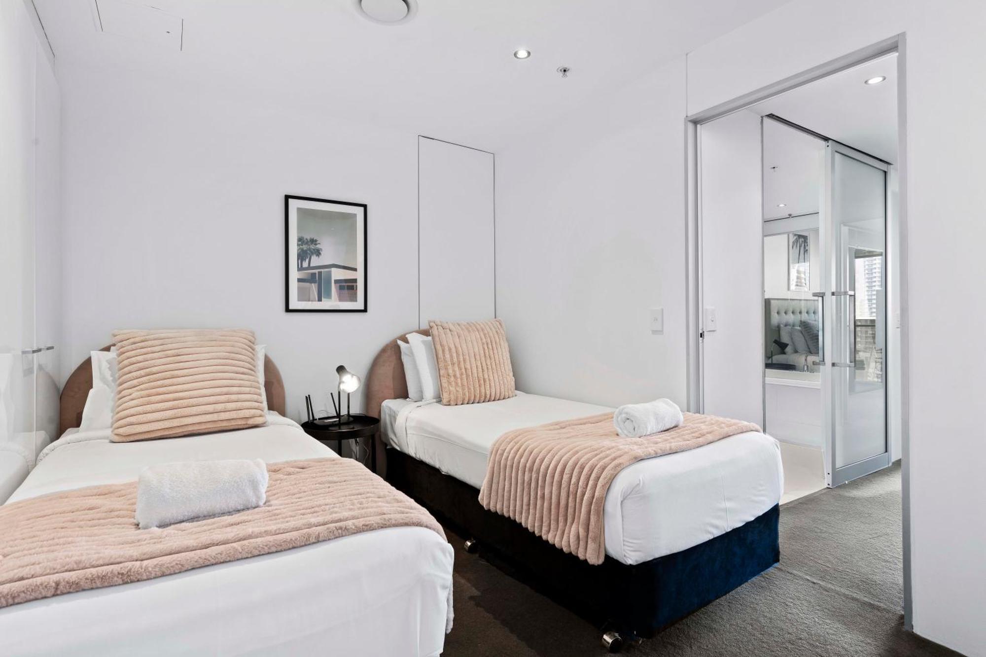 Ocean View Apartments With Balcony - Circle On Cavill - Central Location! - Self Contained & Privately Managed Guldkusten Exteriör bild