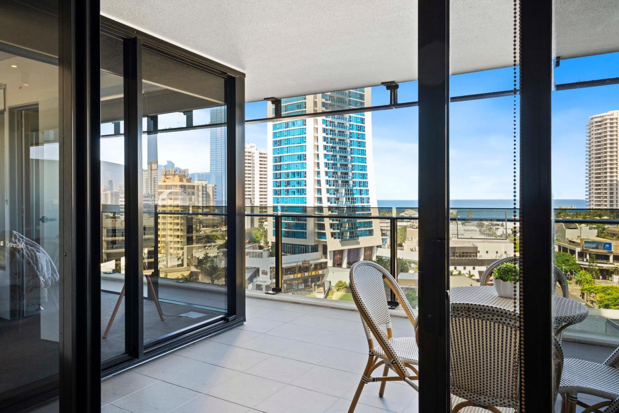 Ocean View Apartments With Balcony - Circle On Cavill - Central Location! - Self Contained & Privately Managed Guldkusten Exteriör bild